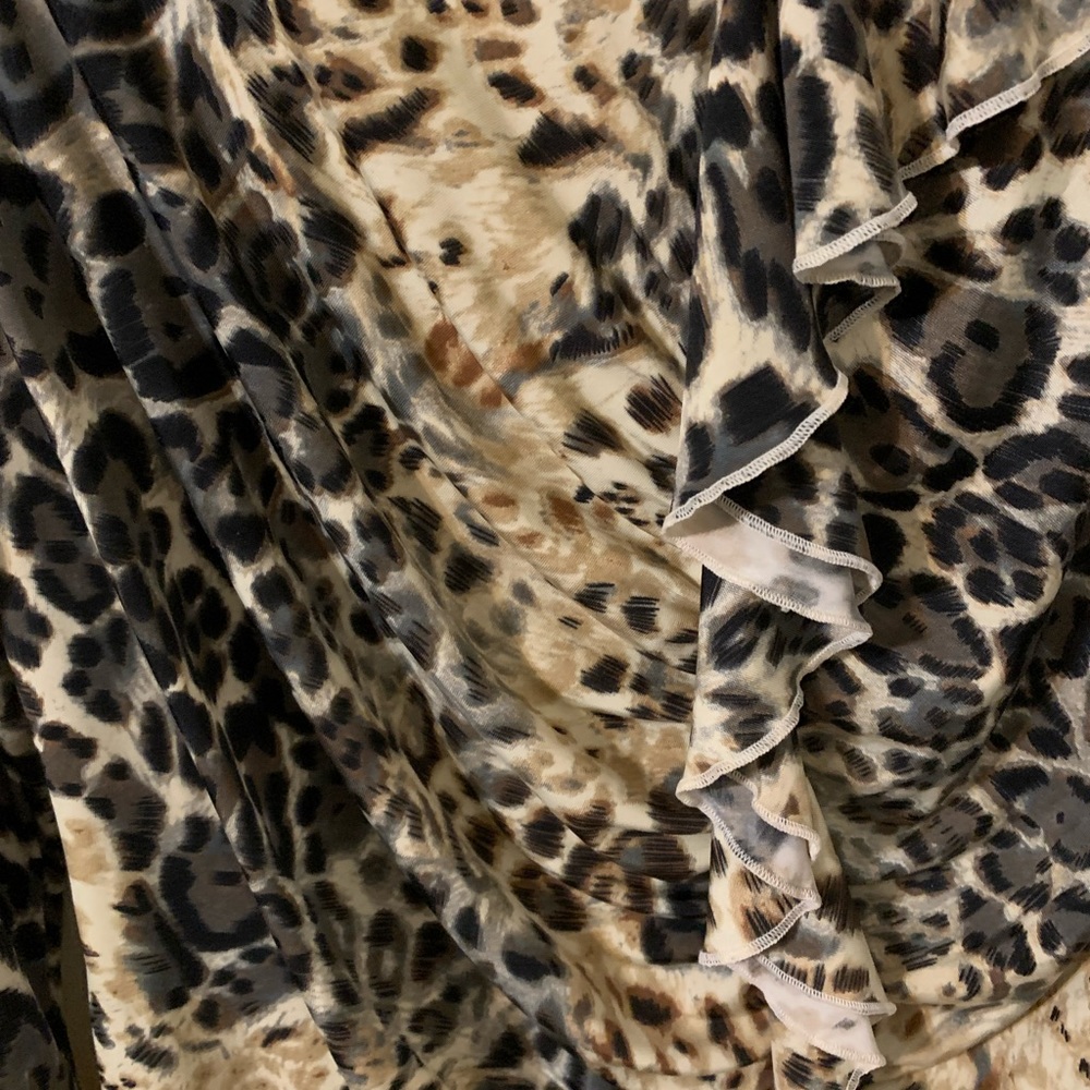 KAYLE HOPE Leopard Print Top, size Medium - Picture 9 of 12